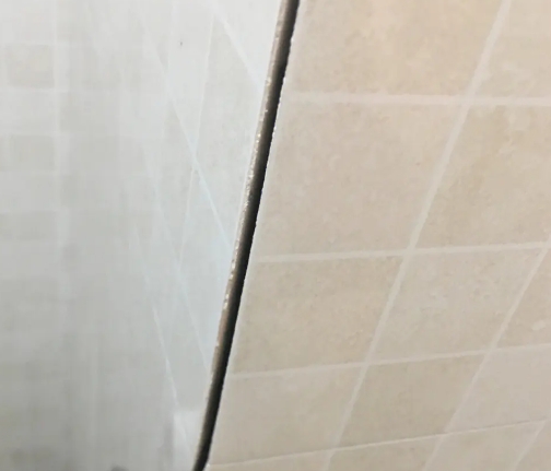 大丰瓷砖空鼓维修公司分享阳台瓷砖脱落的修复过程可以分为以下几个步骤